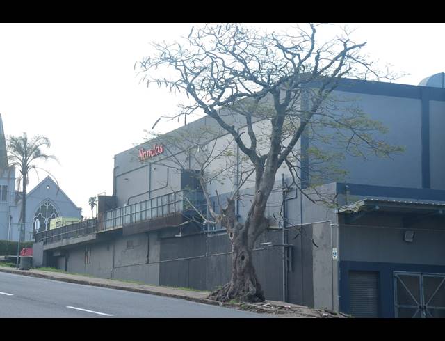 4,155M² BUSINESS CENTRE FOR SALE IN STANGER CENTRAL